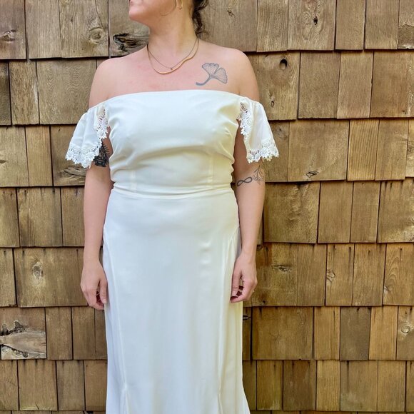 Daughter of Simone Kemp Wedding Dress - Sample Size XL - Picture 6 of 9